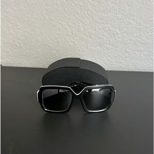 Brand new! Prada sunglasses! SPR 21X-F 55-19-140. Black and white